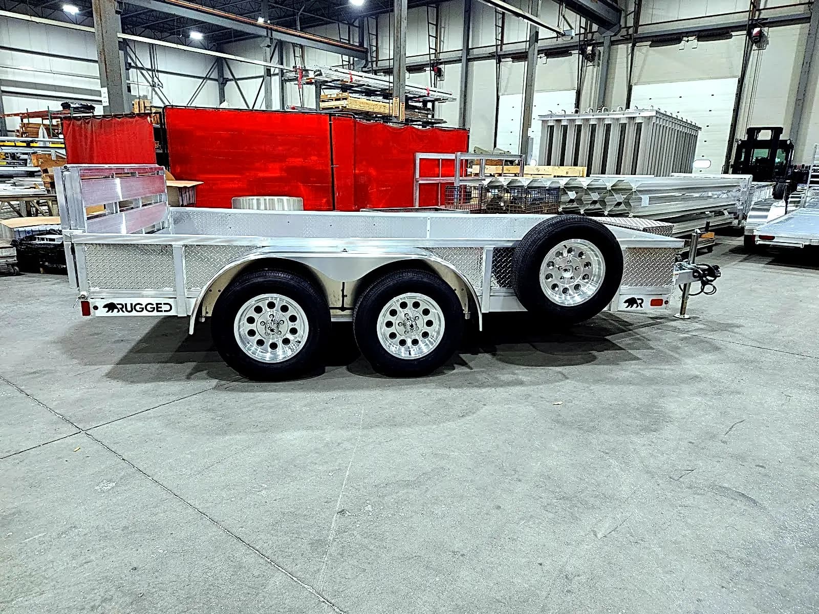 Real Rugged build: 6.5' x 12' Tandem — Perimeter rail, Bi-fold ramp