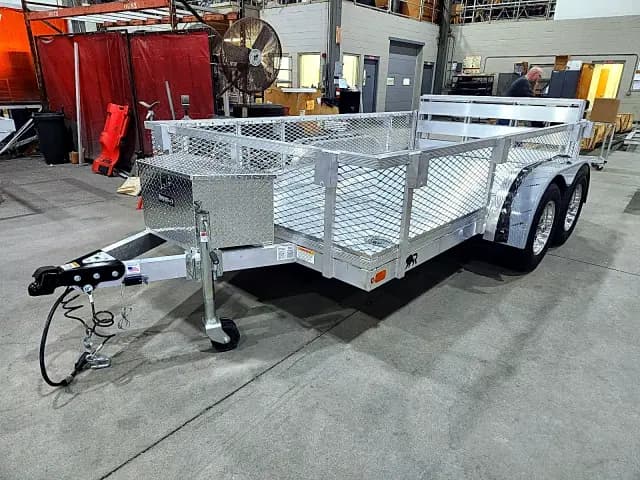 Real Rugged build: 6.5' x 12' Tandem — Perimeter rail, Bi-fold ramp