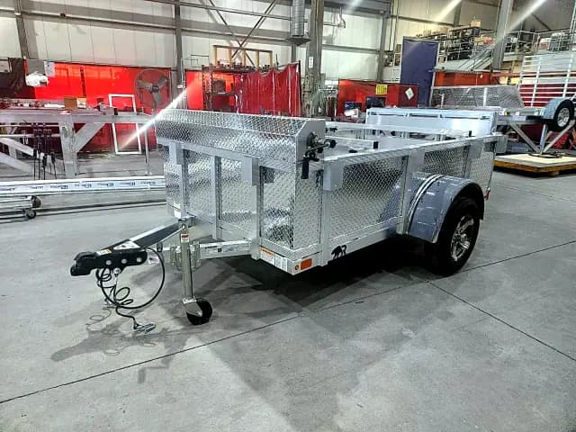Real Rugged build: 5' x 8' — Perimeter rail, Bi-fold ramp