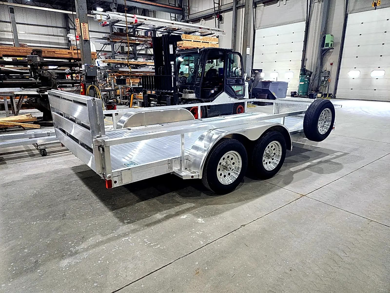 Real Rugged build: 6.5' x 14' Tandem — Perimeter rail, Bi-fold ramp