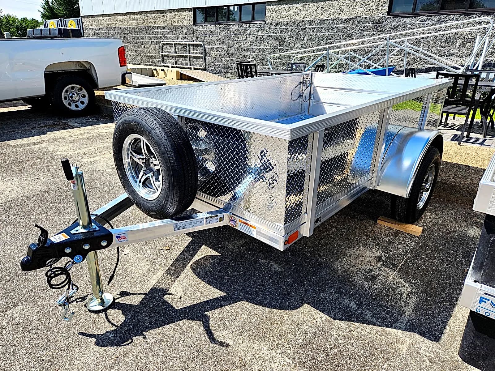 Real Rugged build: 5' x 8' — Tread plate sides, Tailgate