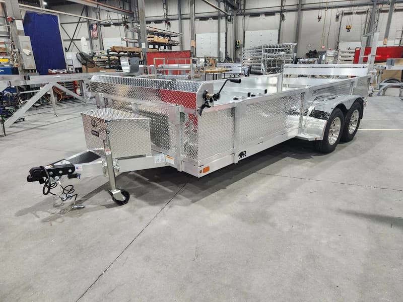 Real Rugged build: 6.5' x 16' Tandem — Perimeter rail, Bi-fold ramp