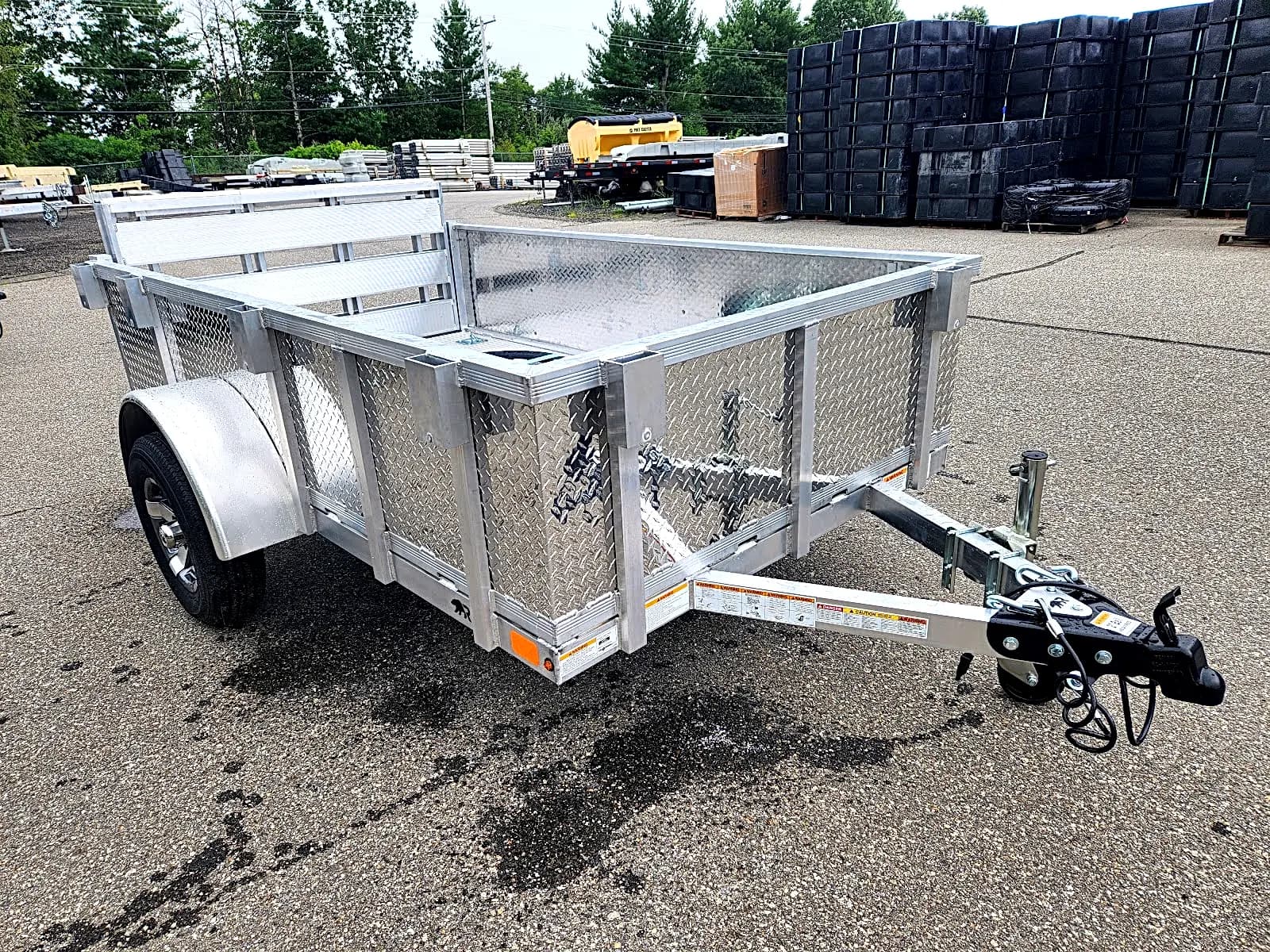 Real Rugged build: 5' x 8' — Tread plate sides, Bi-fold ramp