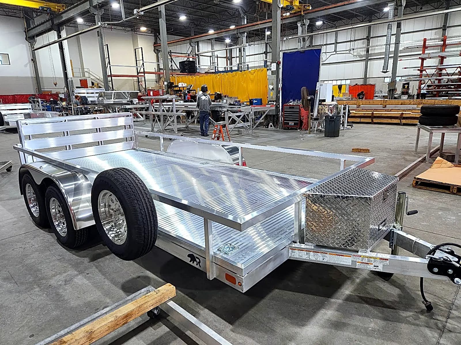 Real Rugged build: 6.5' x 14' Tandem — Perimeter rail, Bi-fold ramp