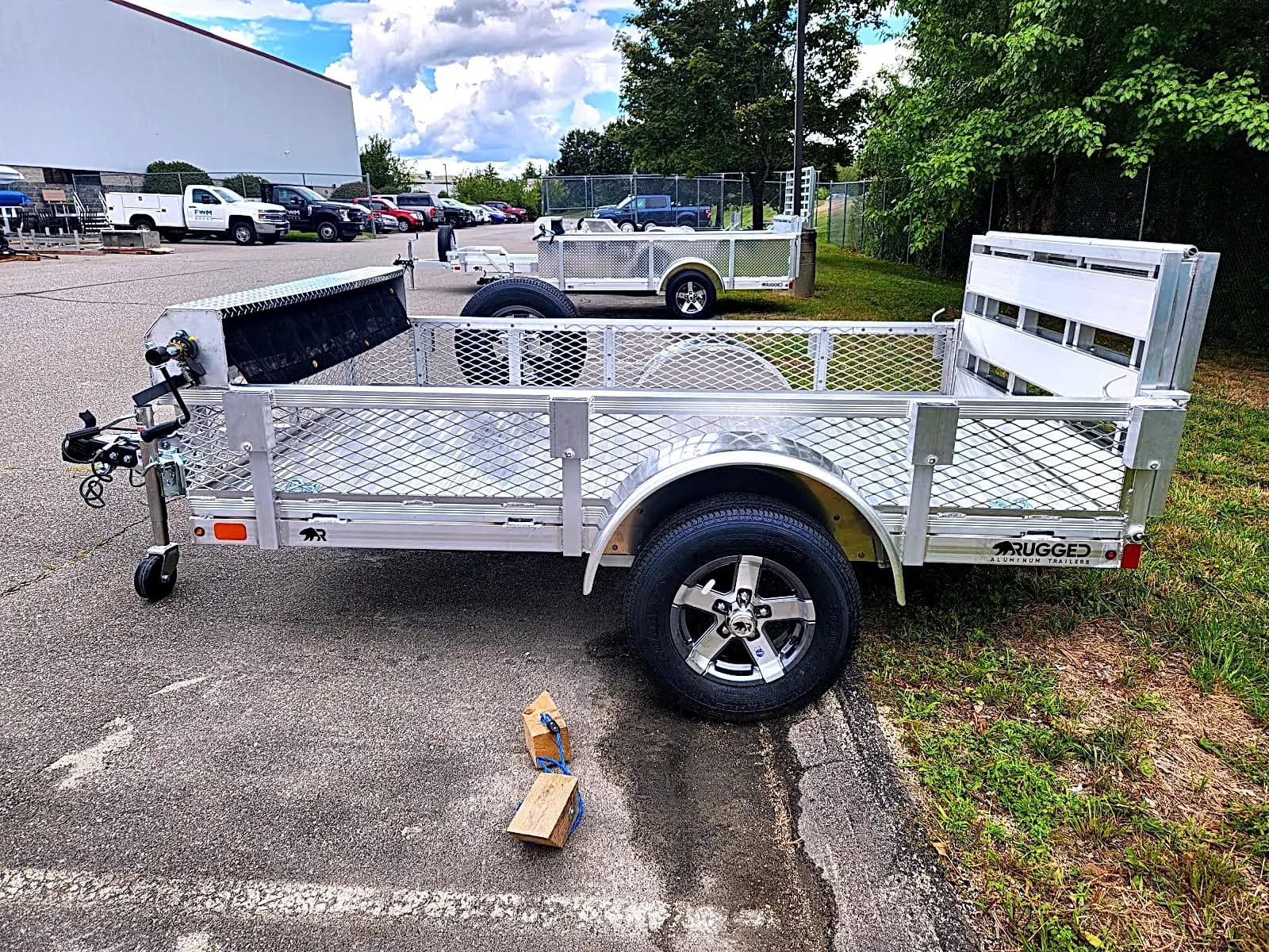 Real Rugged build: 5' x 8' — Mesh sides, Bi-fold ramp