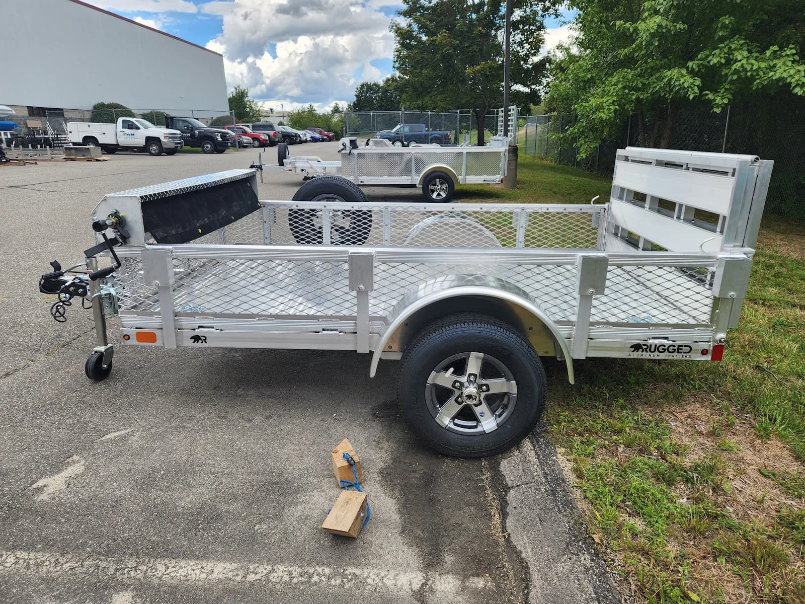 Real Rugged build: 5' x 8' — Mesh sides, Bi-fold ramp