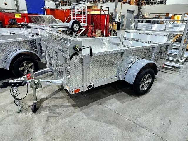 Real Rugged build: 5' x 8' — Perimeter rail, Bi-fold ramp