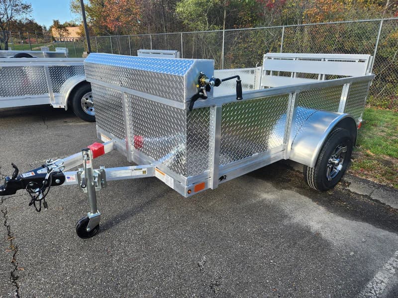 Real Rugged build: 5' x 8' — Tread plate sides, Bi-fold ramp