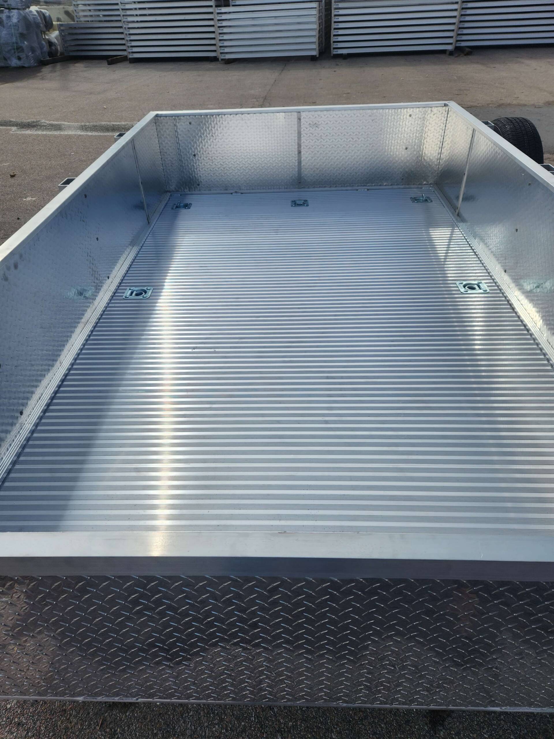 POPULAR BUILD 6' x 10' single axle aluminum trailer with 21 rail and tread plate